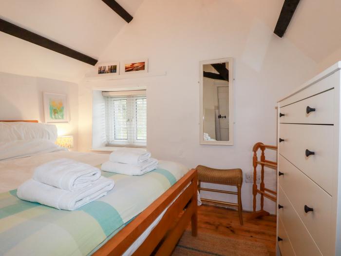 Ivy Cottage, Tintagel, Trenale, Cornwall, Near a National Park, Multi-fuel stove, Hamlet, Double bed