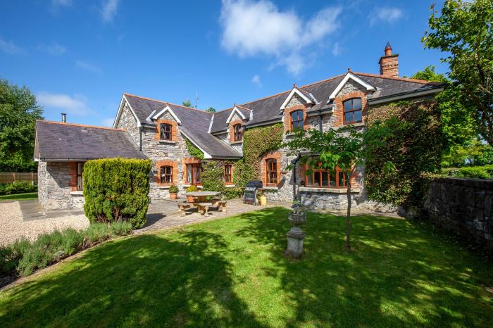 Ballymagillen House, Whitesland, Dunboyne, County Meath. Off-road parking. Close to amenities. 4bed.