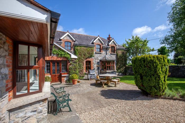 Ballymagillen House, Whitesland, Dunboyne, County Meath. Off-road parking. Close to amenities. 4bed.