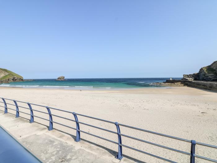 Sandyfeet in Roskear Croft near Camborne, Cornwall sleeping two in one bedroom - two pets, Smart TV.