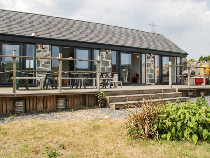The Cow Shed, Bangor, Gwynedd, North Wales, Rural setting, outdoor kitchen, bath and shower, parking