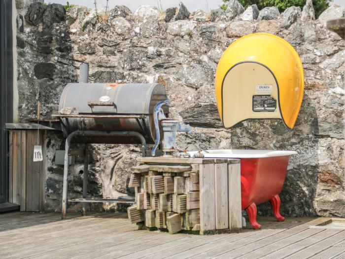 The Cow Shed, Bangor, Gwynedd, North Wales, Rural setting, outdoor kitchen, bath and shower, parking