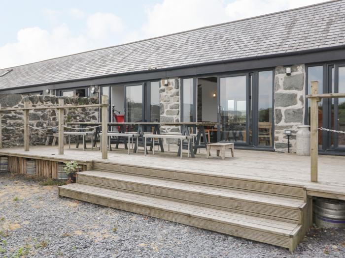 The Cow Shed, Bangor, Gwynedd, North Wales, Rural setting, outdoor kitchen, bath and shower, parking