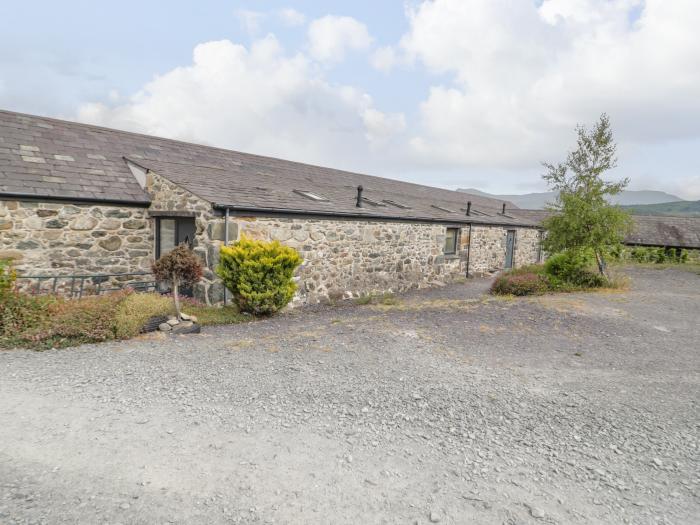 The Cow Shed, Bangor, Gwynedd, North Wales, Rural setting, outdoor kitchen, bath and shower, parking