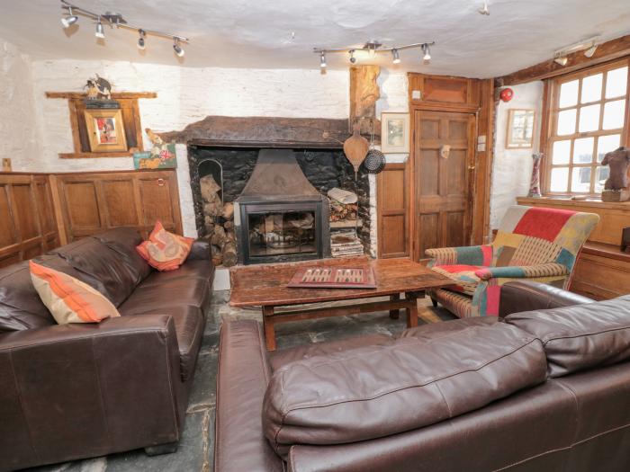 Manor Farmhouse, Dittisham, Devon, grand, close to amenities and the river, characterful, games room
