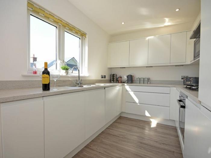The Beach House (Beadnell), Beadnell, is in Northumberland. Three-bedroom home near the beach. Pets.