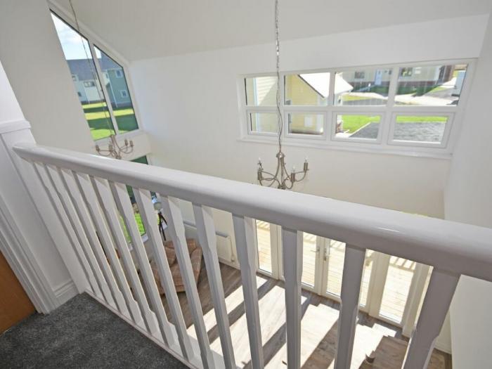 The Beach House (Beadnell), Beadnell, is in Northumberland. Three-bedroom home near the beach. Pets.