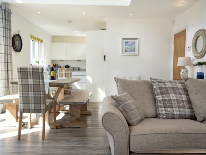 The Beach House (Beadnell), Beadnell, is in Northumberland. Three-bedroom home near the beach. Pets.