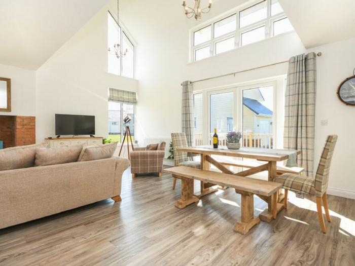 The Beach House (Beadnell), Beadnell, is in Northumberland. Three-bedroom home near the beach. Pets.