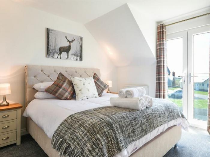 The Beach House (Beadnell), Beadnell, is in Northumberland. Three-bedroom home near the beach. Pets.