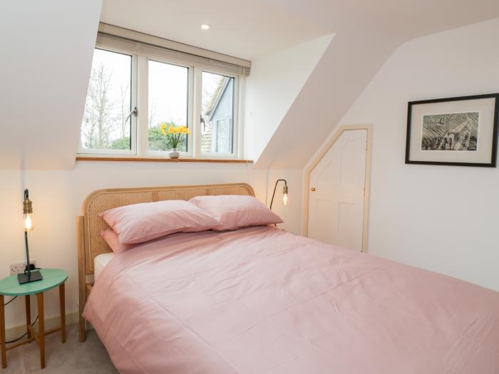 High Cogges Farm Holiday Cottages, Witney, Oxfordshire. Sleeps six guests, accepts two dogs, parking