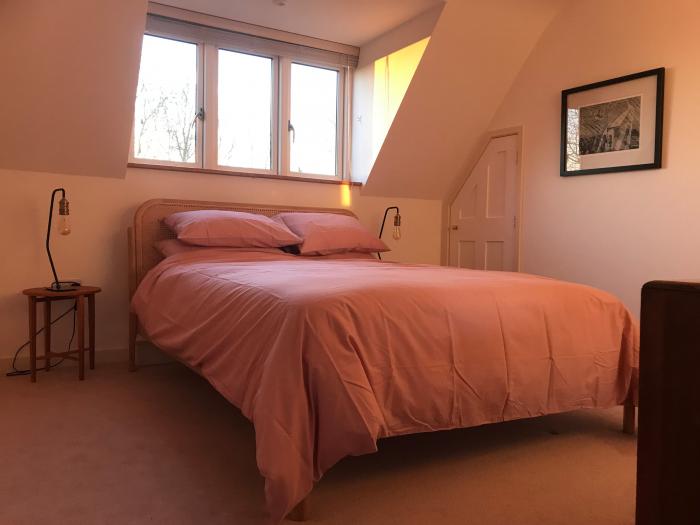 High Cogges Farm Holiday Cottages, Witney, Oxfordshire. Sleeps six guests, accepts two dogs, parking