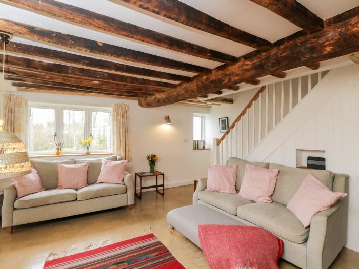 High Cogges Farm Holiday Cottages, Witney, Oxfordshire. Sleeps six guests, accepts two dogs, parking