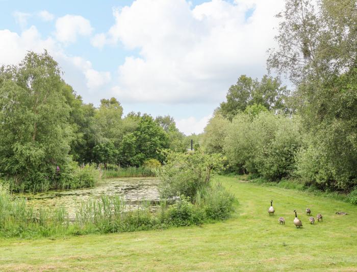 10 Ruston Reaches, East Ruston near Stalham, Norfolk. Smart TV. Countryside views. Wildlife on-site.