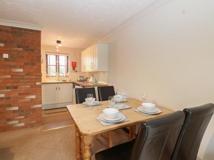 10 Ruston Reaches, East Ruston near Stalham, Norfolk. Smart TV. Countryside views. Wildlife on-site.