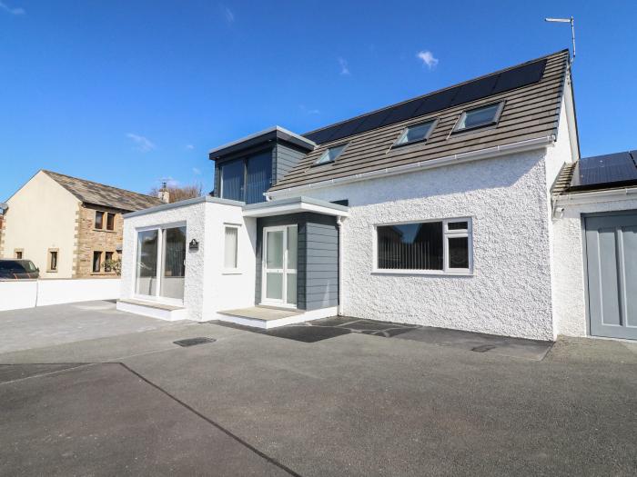 Fron Y Felin, Ingleton, Yorkshire Dales. Open-plan. Enclosed garden. Off-road parking for four cars.