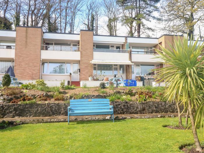 Sunny View in Dawlish Warren, Devon, open-plan living space, close to beach and local shops, parking