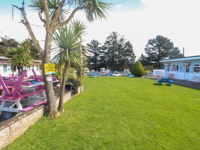 Sunny View in Dawlish Warren, Devon, open-plan living space, close to beach and local shops, parking