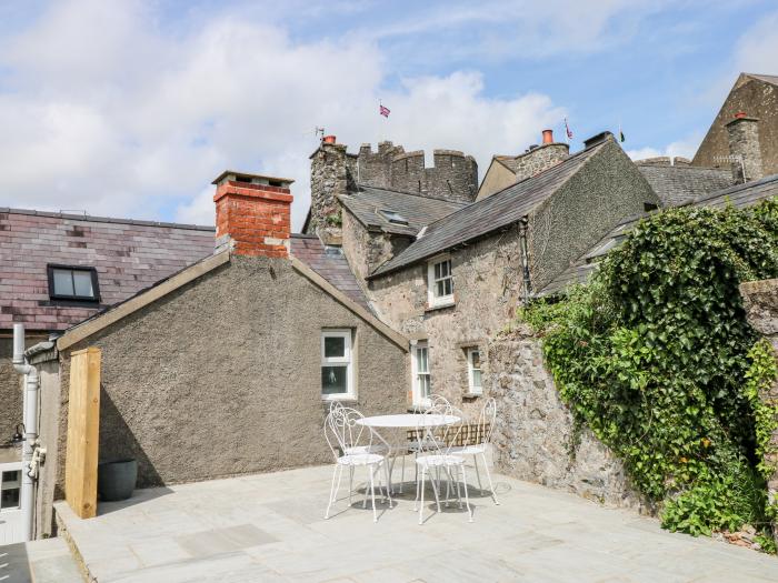 10 Westgate Hill, Pembroke, castle views, coast, stone-built cottage, woodburning stove, historic,..