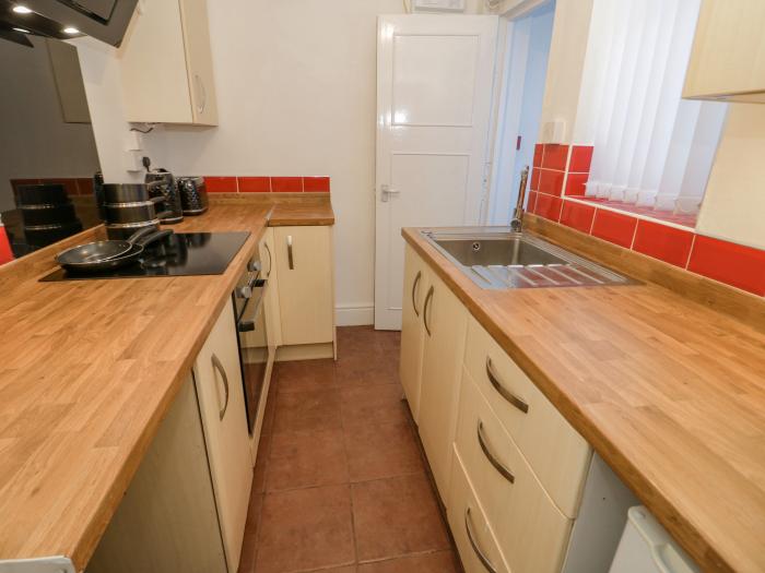 Flat 1A Mona House, Deganwy, Conwy, romantic, close to amenities and beach, private garden, stylish,