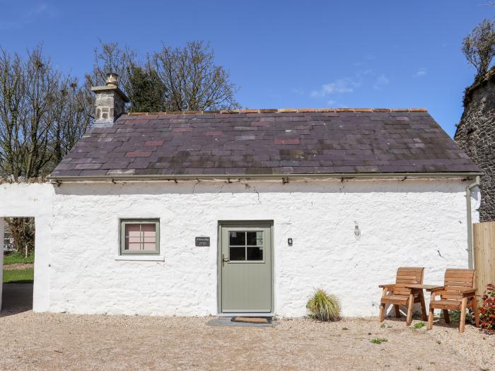 Willowtree Lodge, Dungarvan, County Waterford, 1-bed, romantic dwelling, open-plan living, Smart TV.