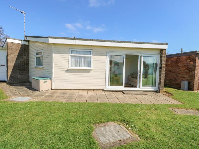 154, Winterton-On-Sea, Norfolk, East Anglia. Pet-friendly, off-road parking, close to a beach, shop.