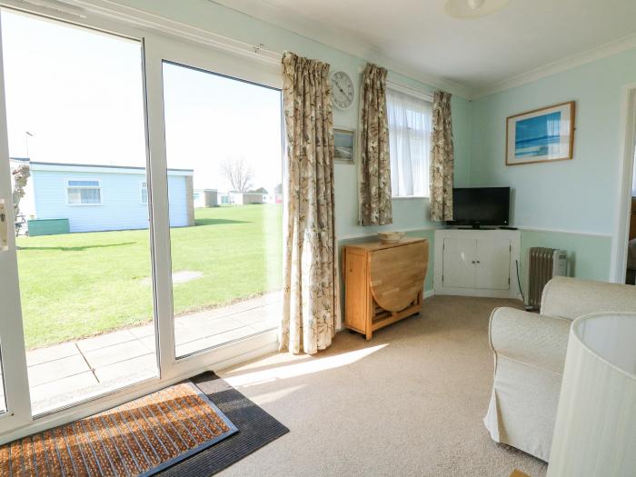 154, Winterton-On-Sea, Norfolk, East Anglia. Pet-friendly, off-road parking, close to a beach, shop.