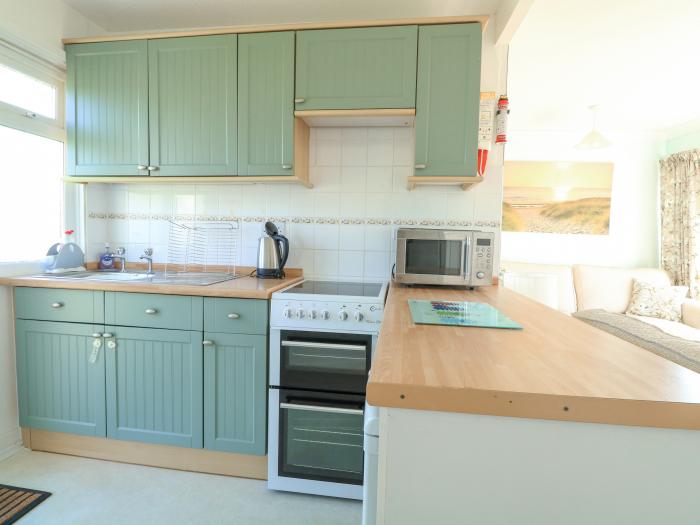 154, Winterton-On-Sea, Norfolk, East Anglia. Pet-friendly, off-road parking, close to a beach, shop.