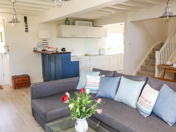 Rock Pool Cottage in Noss Mayo, Devon. Pet-friendly. Communal grounds, tennis courts and games room.