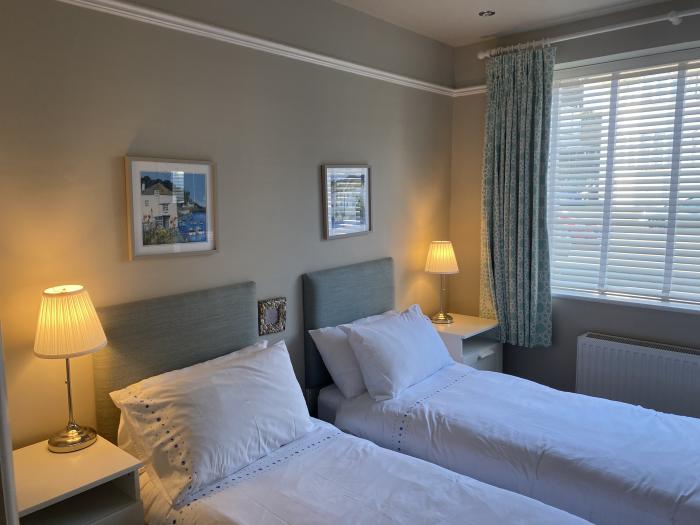 The Anchorage in Bournemouth, Dorset, sleeping four guests in two bedrooms. Close to a beach and pub