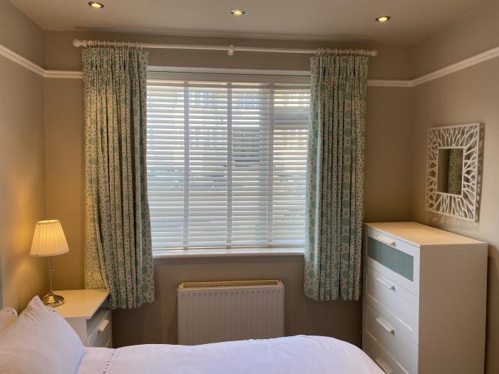 The Anchorage in Bournemouth, Dorset, sleeping four guests in two bedrooms. Close to a beach and pub