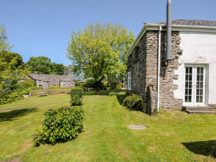 Byre, Trethin near Camelford, Cornwall. Communal Laundry. Barn conversion. Off-road parking. TV WiFi