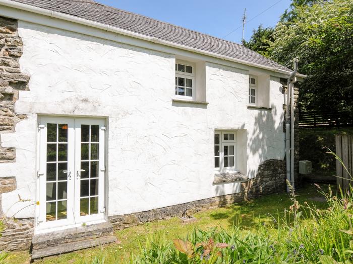 Byre, Trethin near Camelford, Cornwall. Communal Laundry. Barn conversion. Off-road parking. TV WiFi