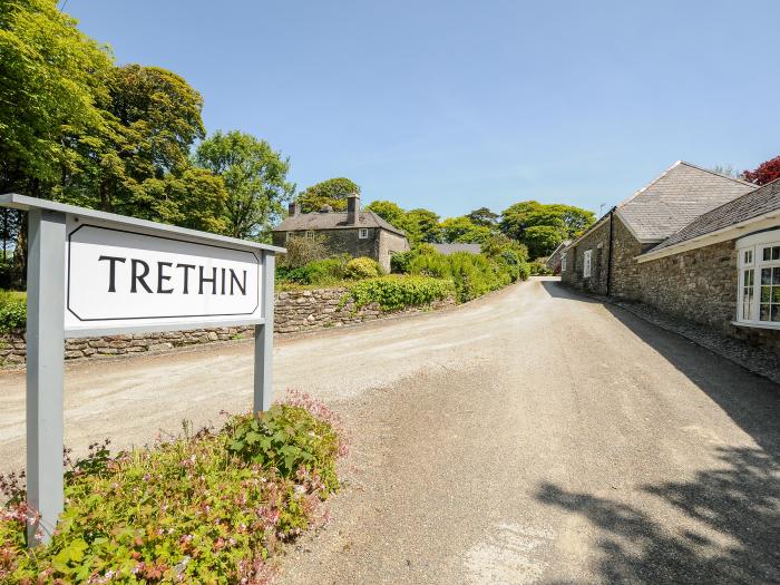 Byre, Trethin near Camelford, Cornwall. Communal Laundry. Barn conversion. Off-road parking. TV WiFi