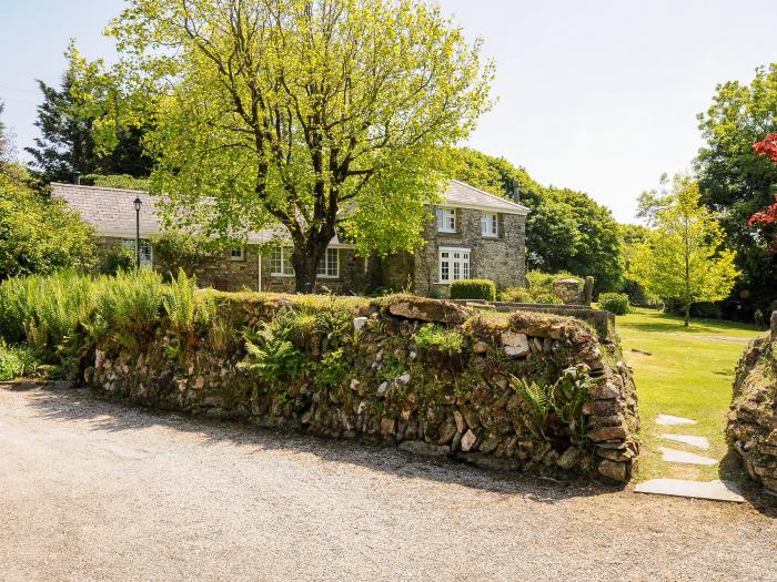 Byre, Trethin near Camelford, Cornwall. Communal Laundry. Barn conversion. Off-road parking. TV WiFi