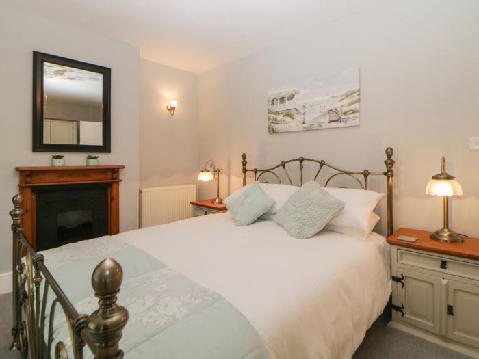Cornerside, Sidmouth, Devon, East Devon Area of Outstanding Natural Beauty, Sleeps 7, Three Bedrooms