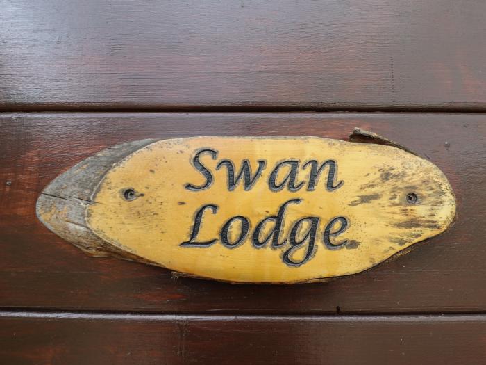 Swan Lodge in Stainfield, Bardney, Lincolnshire, sleeps two guests in one bedroom. One dog, hot tub.