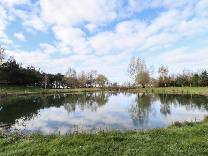 Swan Lodge in Stainfield, Bardney, Lincolnshire, sleeps two guests in one bedroom. One dog, hot tub.