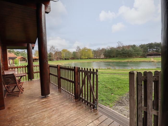 Swan Lodge in Stainfield, Bardney, Lincolnshire, sleeps two guests in one bedroom. One dog, hot tub.