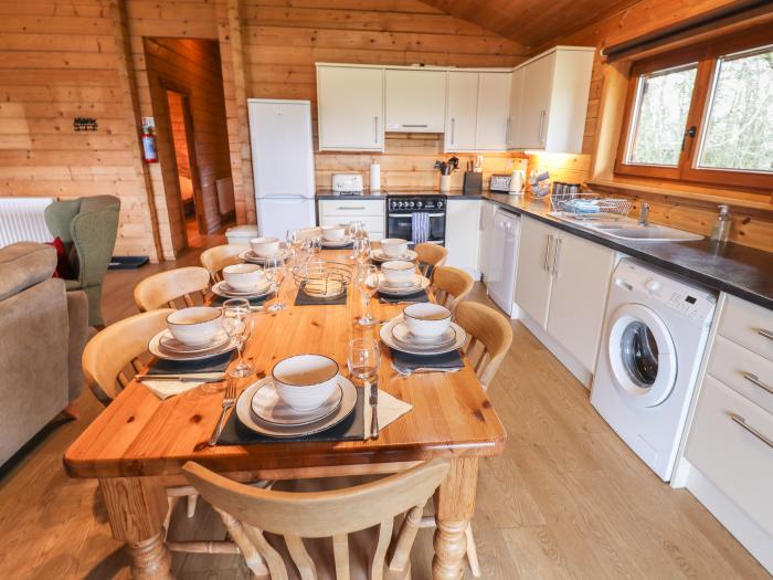 Kingfisher Lodge in Stainfield, Lincolnshire, sleeps six guests in three bedrooms. Two dogs, hot tub