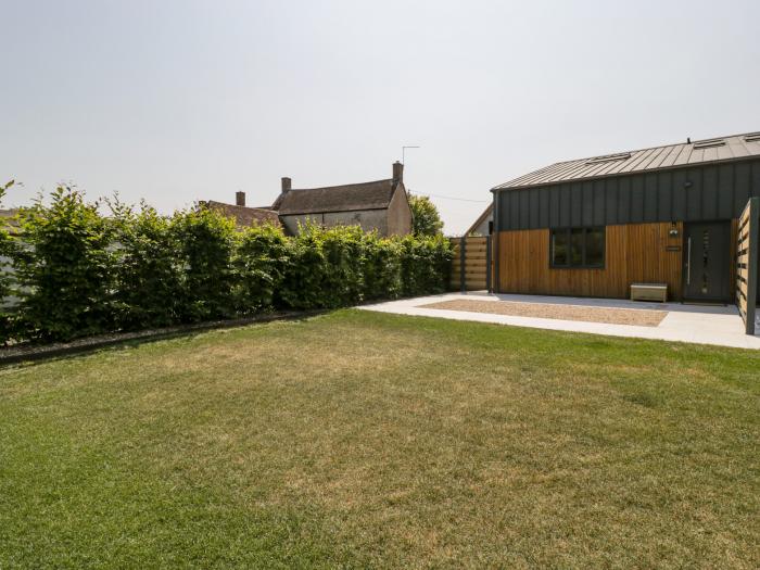 Basswood Barn, Wincanton, Somerset, Near an AONB, Countryside, Open-plan, Mezzanine, Smart TV, Patio