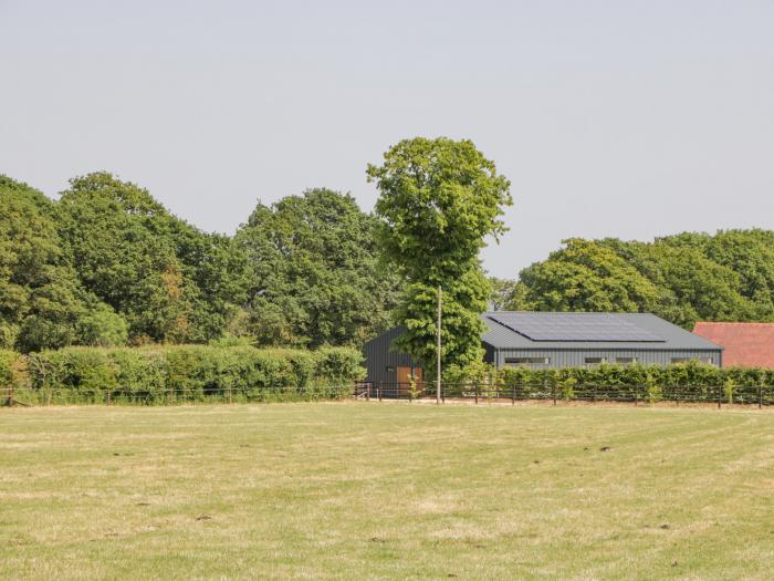 Basswood Barn, Wincanton, Somerset, Near an AONB, Countryside, Open-plan, Mezzanine, Smart TV, Patio