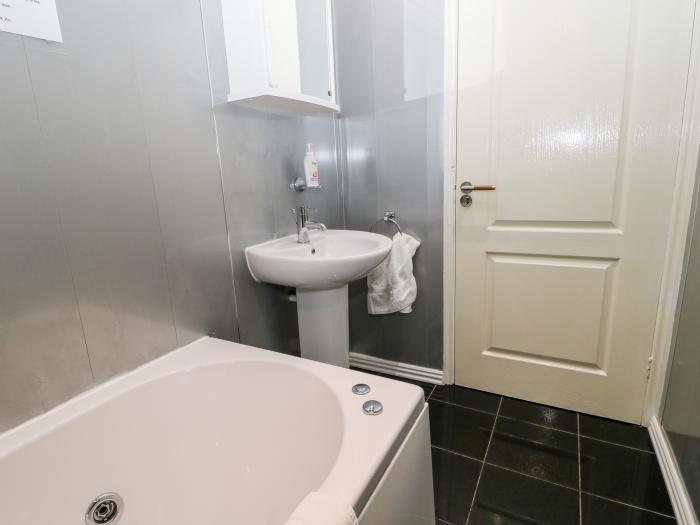 Number Four, South Shields, Tyne and Wear, pet-friendly, Smart TV, central location, close to beach,