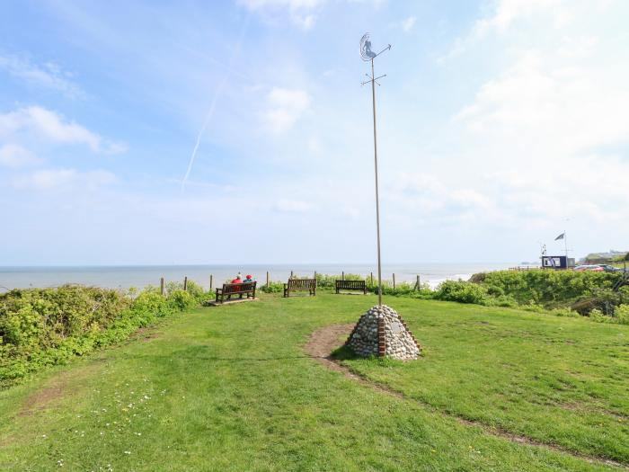 8 Melinda Cottage, East Runton, North Norfolk. Beach nearby. Pet-friendly. Smart TV. Child-friendly.