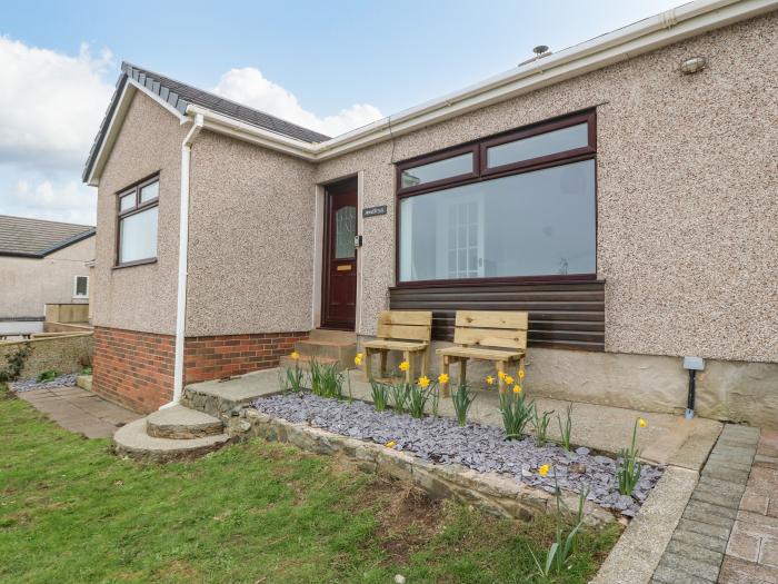 Awelfryn, Rhosneigr, Isle of Anglesey, family-friendly, close to amenities and the beach, play room,
