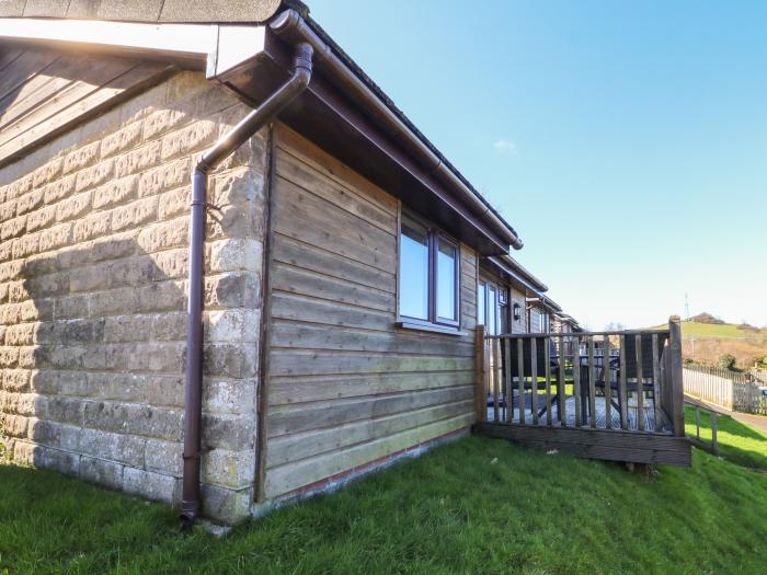 Chalet Log Cabin C11, Combe Martin, ground-floor living, close to amenities and the beach, open-plan