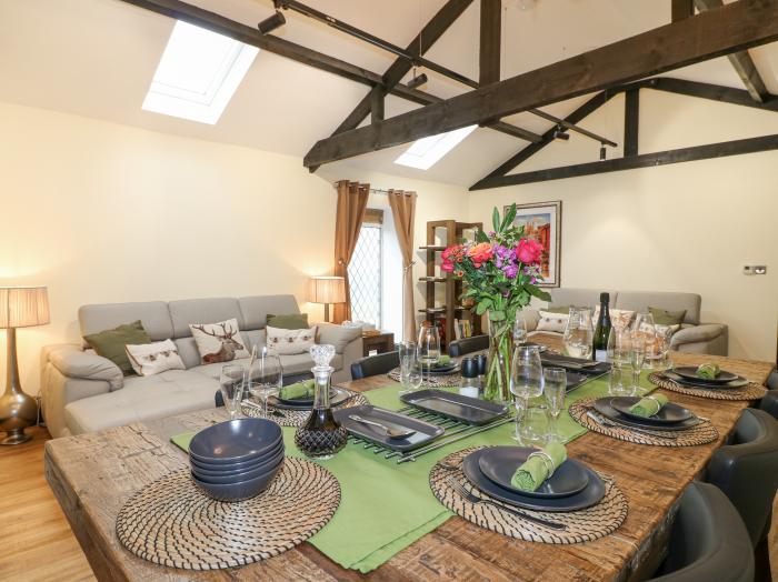 Moor Farm Cottage near Ashover, Derbyshire. Open-plan living space. Two bedrooms. Fully equipped gym