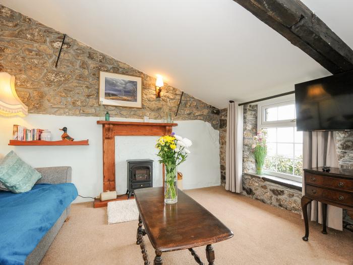 Bickle Bice Cottage, Upton Cross, pet-friendly, rural setting, off-road parking, Smart TV, farmland.