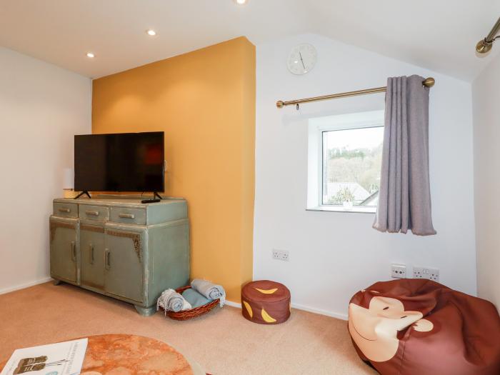 Willow Cottage, Ponsanooth, Cornwall, close to local amenities, two bedrooms, highchair, travel cot.