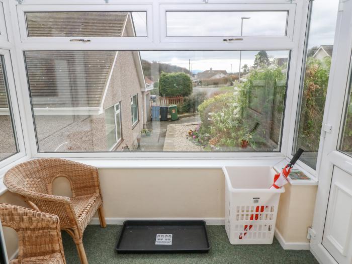 Berna, Benllech, Anglesey, North Wales, dog-friendly, electric fire, sea view, close to amenities